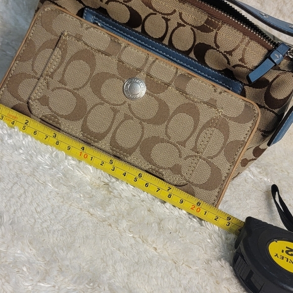 Coach Signature Bundle| CrossBody,Baguette and  Wallet in Excellent condition - Picture 14 of 17